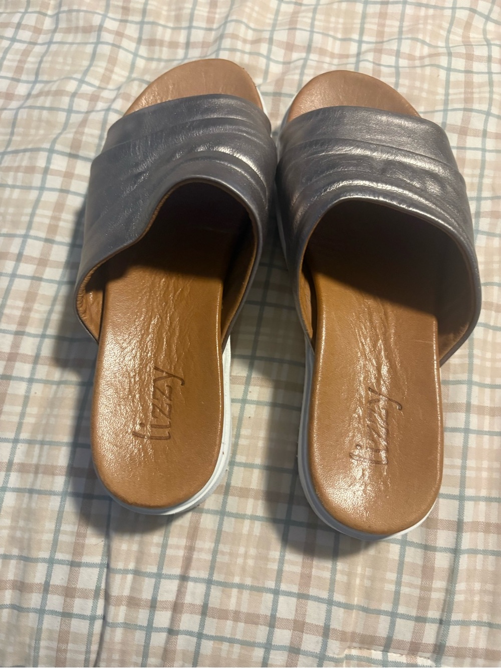 Lizzy James Women’s Metallic Gray Platform Slide Sandals Size 6.5 Slip On